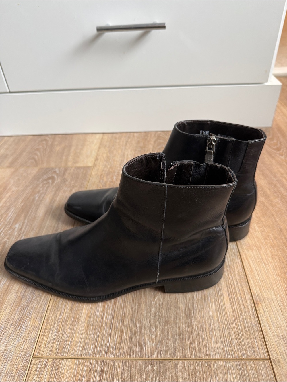 Donald J. Pliner Black Leather Shoe. Size Men 8.5 or Woman’s 11. Made in Italy